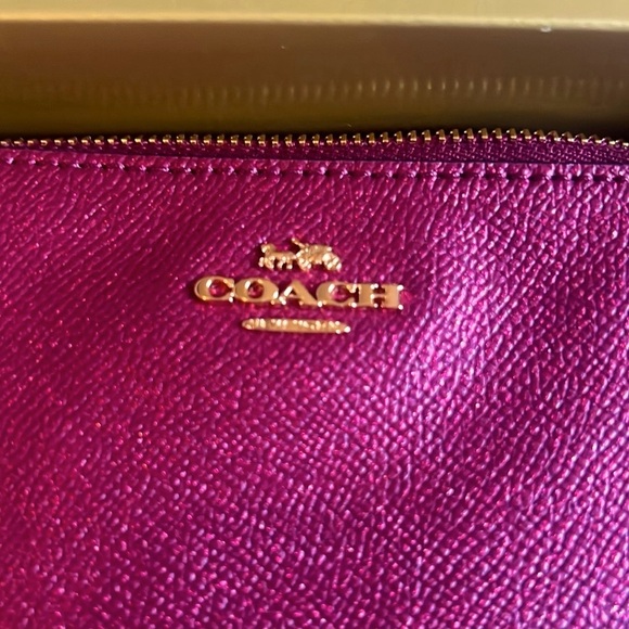 NWT. Coach Zip Wristlet. - Picture 4 of 7